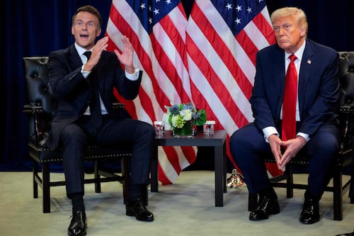 Dopo la condanna per il tentato omicidio di Trump, cerca di uccidersi in tribunale