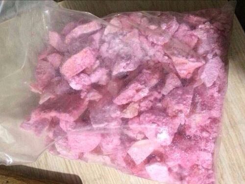Allarme Pink, la droga "legale" che ha fatto strage in Usa sbarca in Italia: "Effetti devastanti"