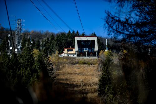 Mottarone, il nonno di Eitan patteggia 20 mesi e 53mila euro di risarcimento per il sequestro