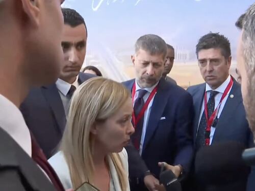 Giorgia Meloni, come risponde alla domanda su Giambruno: il video