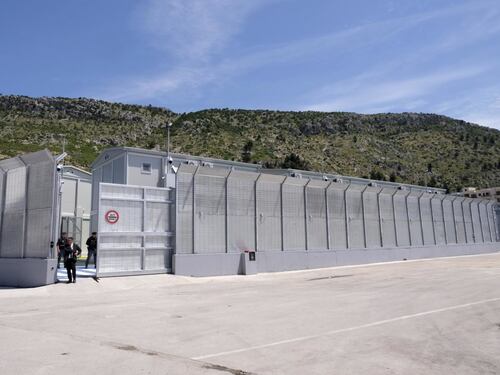 Meloni in Albania, ecco l'hotspot per i migranti: "Operativo dal primo agosto"