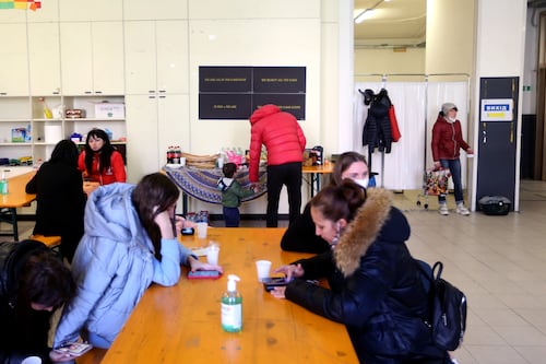 La denuncia degli ucraini contro l’Italia: niente diritti o permesso di soggiorno. Scoppia il caso profughi
