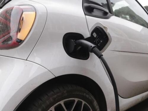 Europa, svolta green su auto e casa un salasso per l'Italia: centrodestra all'attacco