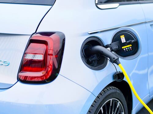 Incentivi auto elettriche, bisogna sbrigarsi: ecco come ottenere il bonus