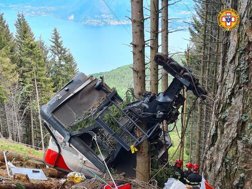Funivia, trovato nel bosco il secondo forchettone. Le anomalie andavano avanti da settimane