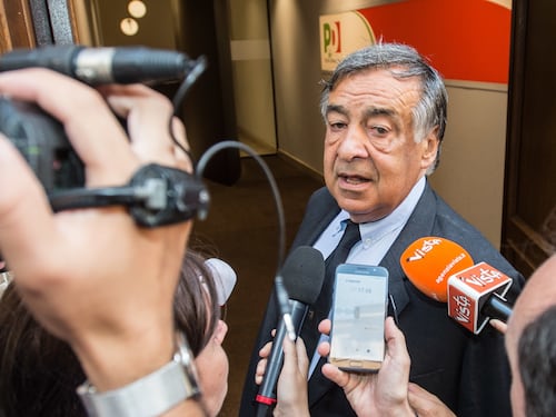 Orlando schizofrenico: chiude le scuole la sera, le riapre la mattina. E la Lega attacca