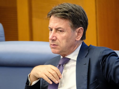 Covid, Conte si dimette ma è solo l'ultima furbata. Data della Commissione da stabilire