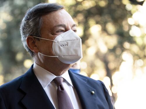 Draghi convoca il Cdm sul Covid. Verso il nuovo lockdown?