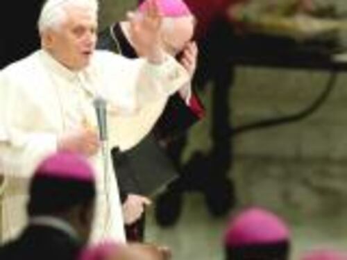 Il Papa assediato