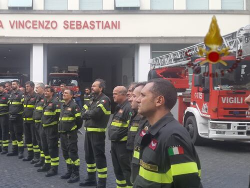 I vigili del fuoco di Roma rendono omaggio ai colleghi di Alessandria