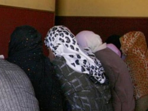 Islam, schiava a 14 anni dal padre padrone: e la sinistra muta. Meloni smaschera buonisti e femministe