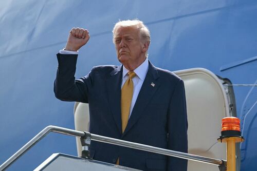 Trump: "Putin dovrebbe far finire la guerra in Ucraina, non testare missili nucleari"