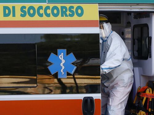 Caos ambulanze: 46 mezzi irregolari. Il contagio viaggia a bordo