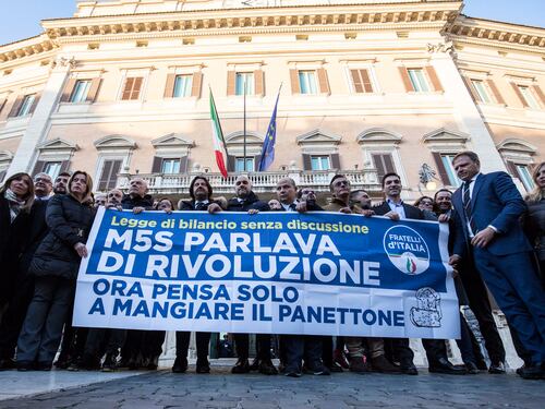 Altro che democratici: così Conte fa indigestione di fiducie