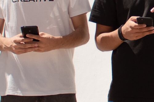 Sesso con minori, maestra delle elementari ai domiciliari. "In chat era Zia Martina" come li ha adescati