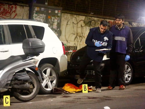 Madre e figlia ferite nella sparatoria a Roma, due fermati