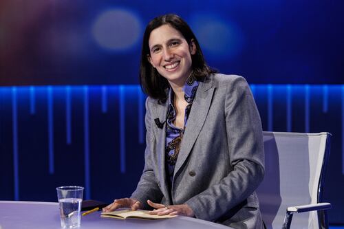 Assemblea del Pd, Elly Schlein segretaria dimezzata