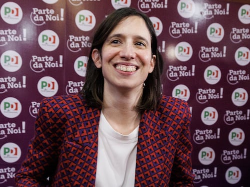 Elly Schlein "benedetta da Soros e Prodi". Travolta la neo-segretaria del Pd