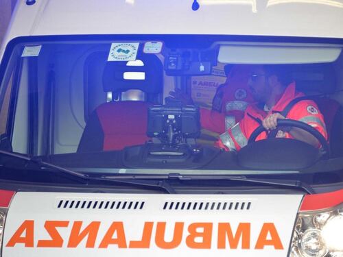 Ambulanze bloccate, malati a piedi