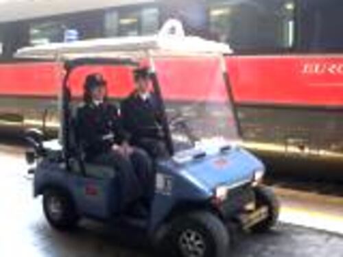Rapina e botte sul treno