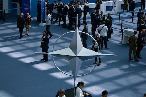 Vertice Nato ad Ankara. L’inutile offesa di Trump, Meloni glissa