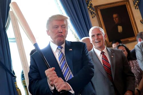 Stati Uniti, altri due "no" repubblicani alla riforma della sanità. L'ira di Trump