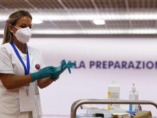 Ai magistrati nessuno chiede se hanno fatto il vaccino. Ma non mancano i no-vax