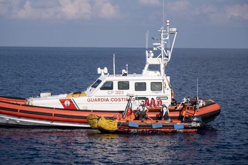 Migranti, gli sbarchi diminuiscono. Il nuovo patto fa esultare l’Europa