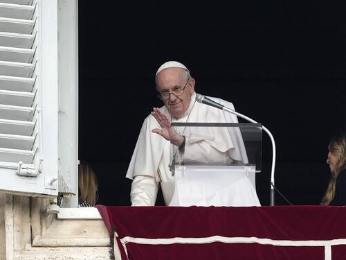 Schiaffo del Papa ai profeti del "gender fluid": "La famiglia è fatta di uomo e donna che creano"
