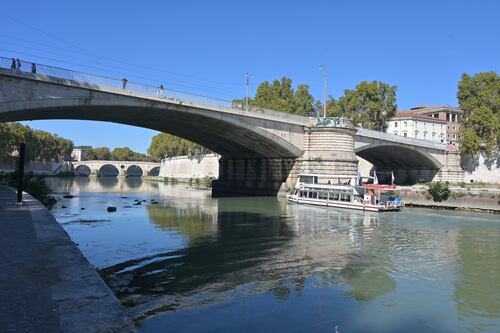 Roma, un “tuffo” tra i pesticidi: si arena il sogno di Gualtieri, il Tevere è un disastro