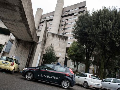Cadavere trovato in casa, ipotesi omicidio