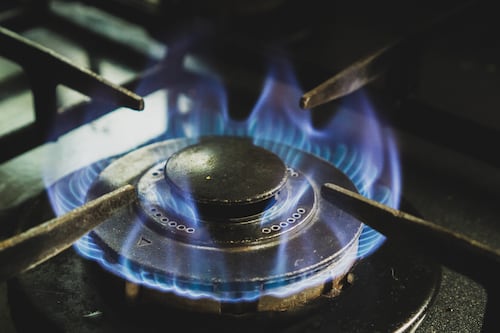 Bolletta del gas ancora giù a marzo: cosa succede con lo stop agli sconti