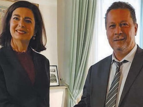 Hannoun, selfie e strette di mano: la sinistra attacca Il Tempo ma flirta con l'amico di Hamas