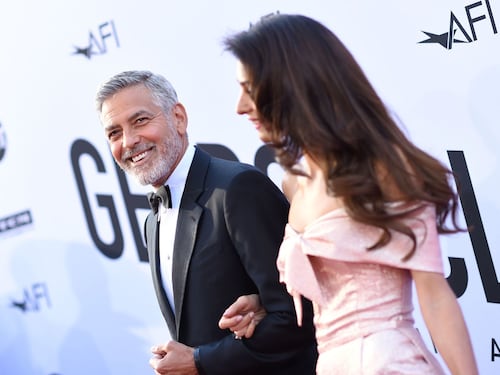 Paura per George Clooney: incidente in moto a Olbia mentre gira la serie tv