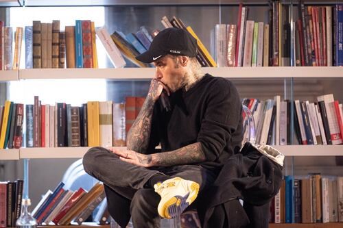 Fedez, "sono sotto un treno": spunta il messaggio inviato a un amico