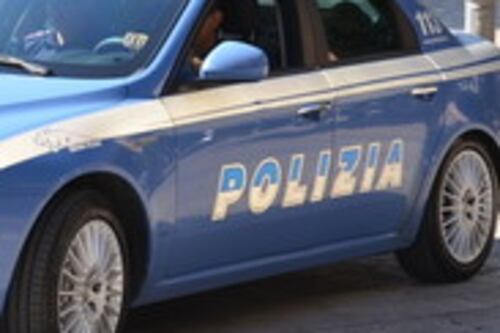 Ostia, auto in fuga dalla polizia investe due ragazze. Fermati due giovani