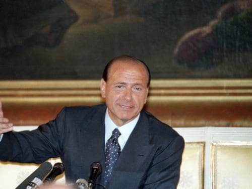 Berlusconi, quali sono le emoji e gli hashtag più usati a due anni dalla scomparsa