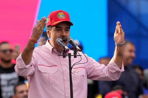 Venezuela, il Pd si schiera con Maduro: “Non si esporta la democrazia con le bombe”
