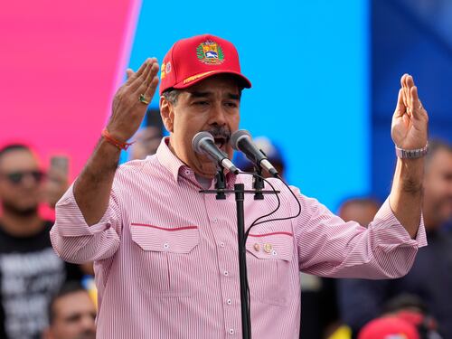 Venezuela, il Pd si schiera con Maduro: “Non si esporta la democrazia con le bombe”