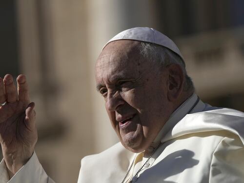 Papa Francesco, svolta arcobaleno su battesimo e testimoni di nozze