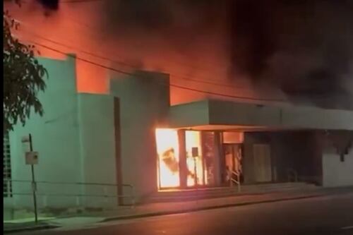 Melbourne, data alle fiamme una sinagoga. “Atto antisemita”, la condanna del premier