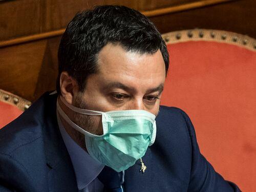 Il terribile sospetto di Salvini: "La terapia al plasma funziona ed è gratis. Ecco perché nessuno ne parla"