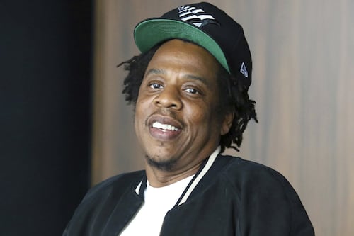 Jay-Z denunciato: “Ha stuprato una ragazza di 13 anni nel 2000”. La replica