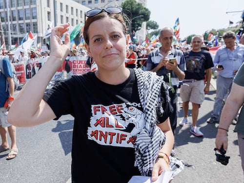 Ilaria Salis, le grandi manovre. Così Avs prova a salvarla