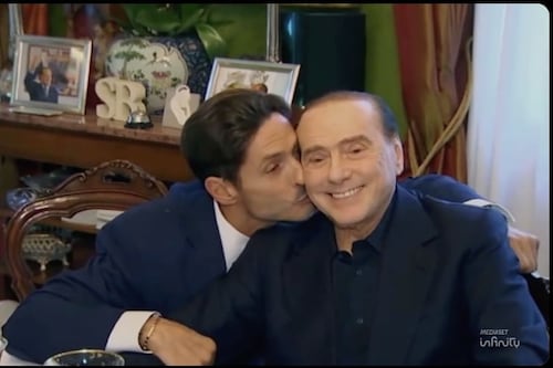 Boom di Quarto Grado con la scarcerazione di Alberto Stasi, vola l'omaggio a Silvio Berlusconi