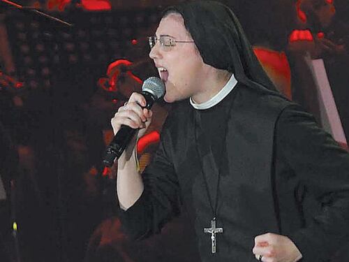 Suor Cristina: "Il Papa mi ha detto: avanti così, sorella"