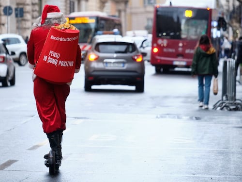 Natale, spostamenti liberi tra i Comuni? Ora Conte scarica sul Parlamento
