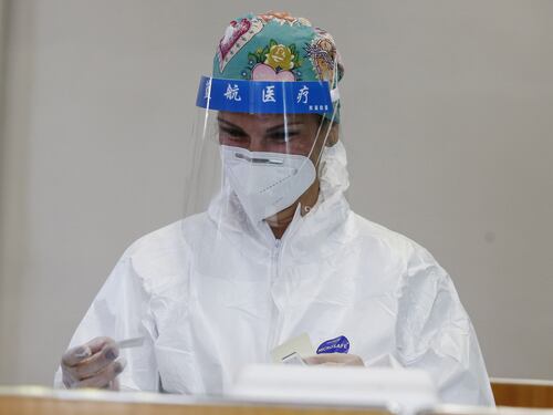 Coronavirus, boom contagi e raddoppiano i decessi. Torna l'incubo lockdown