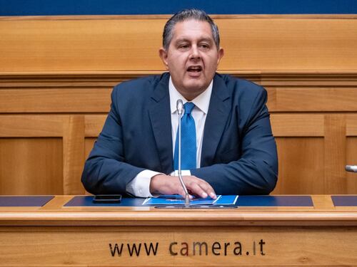 Elezioni, Al tavolo sui collegi c'è anche Giovanni Toti. Adesso il centrodestra è al completo