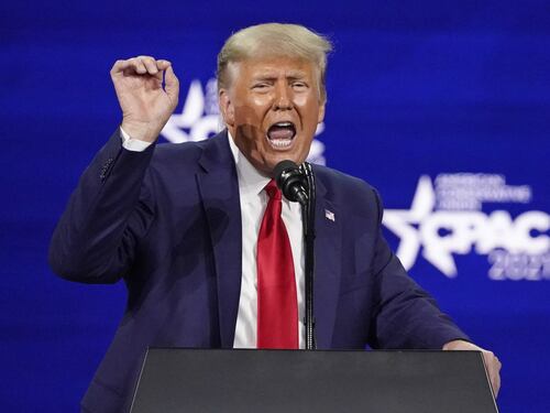 Donald Trump snobba Twitter dopo il ban: senza di me è noioso e inutile